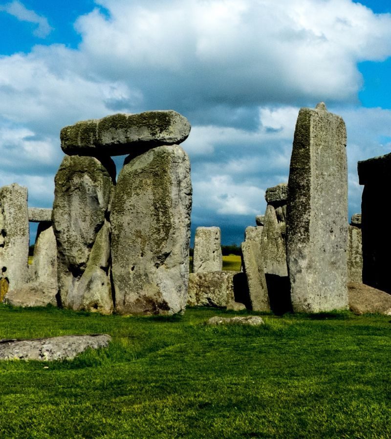 23D22N THE BRITISH ISLES IN DEPTH (9090)